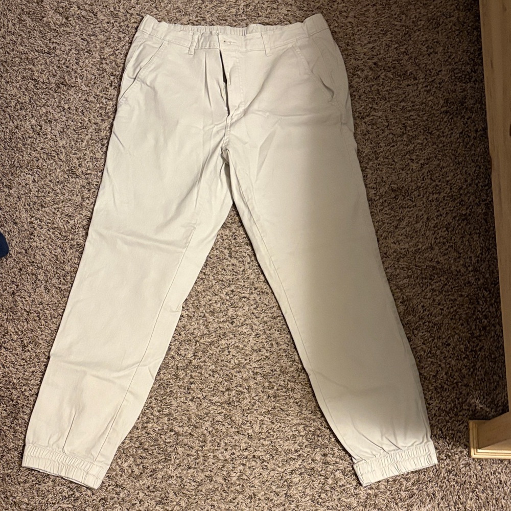 Amazon Essentials Men's Chinos Jogger in Light Beige